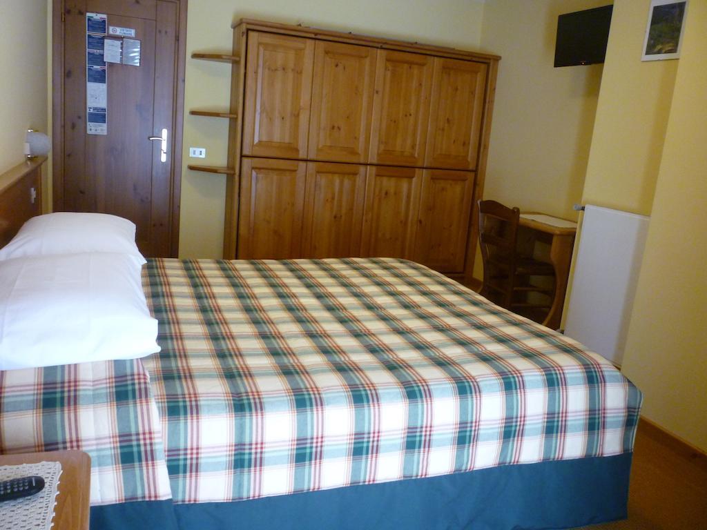 Hotel I Rododendri Valfurva Camera foto